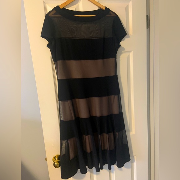 Chic and sophisticated Joseph ribkoff dress - Picture 1 of 6